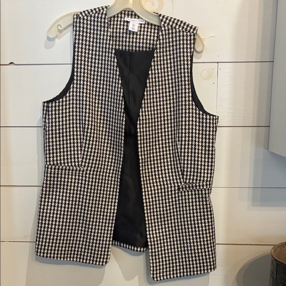 Sincerly Jules Jackets & Blazers - Sincerely Jules Black and White Houndstooth Vest Size Large